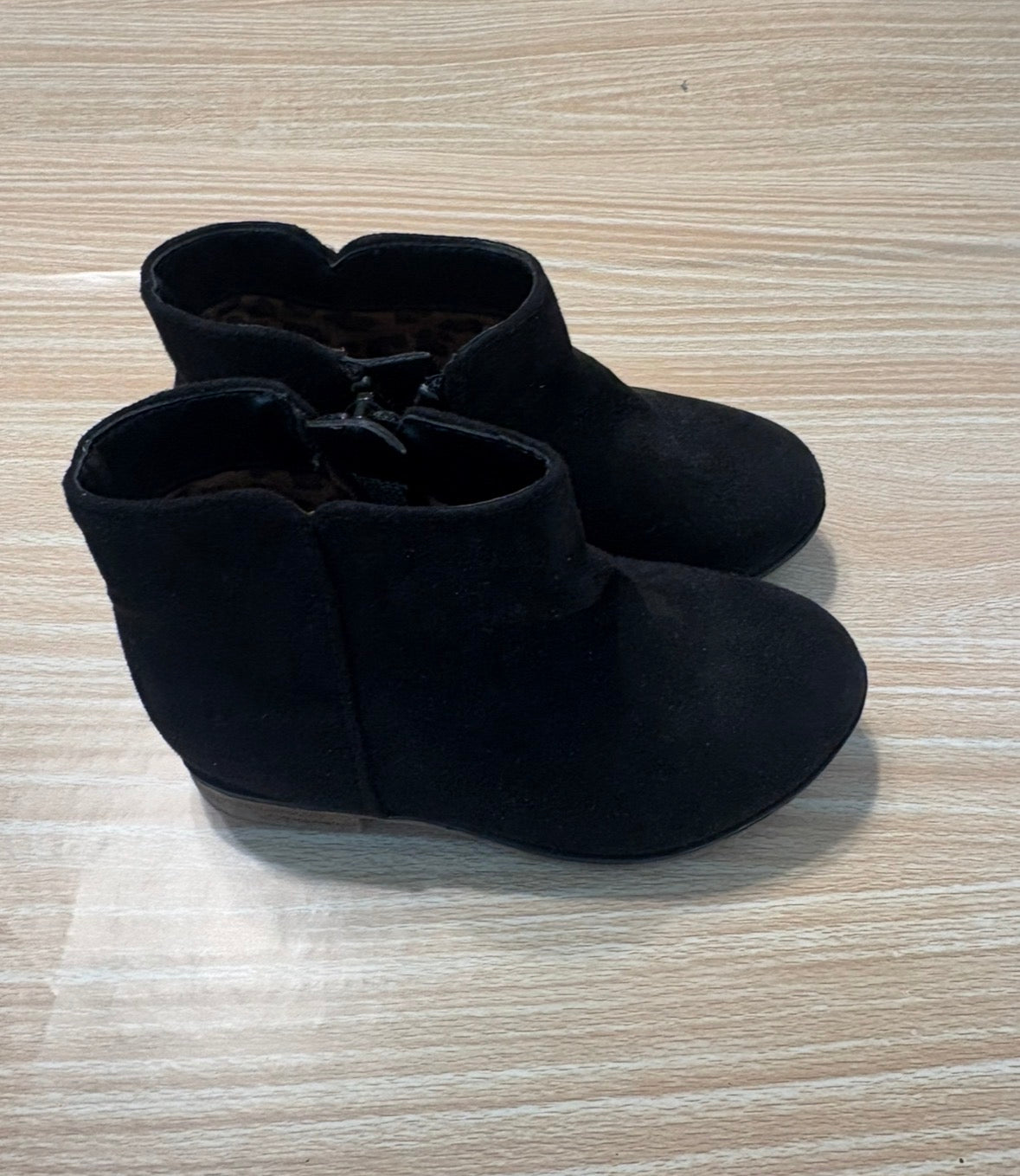 Seller #196 Girls Cat & Jack Black Ankle Suede Boots Size 7
