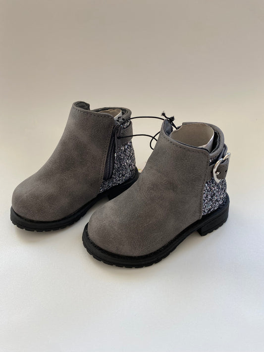 #117- Girls 5c, Jumping Beans gray sparkle boots, new