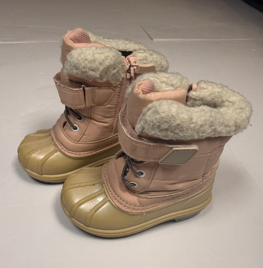 #141 Girls Shoe Size 7 Cat & Jack Pink Snow boots with Thermolite