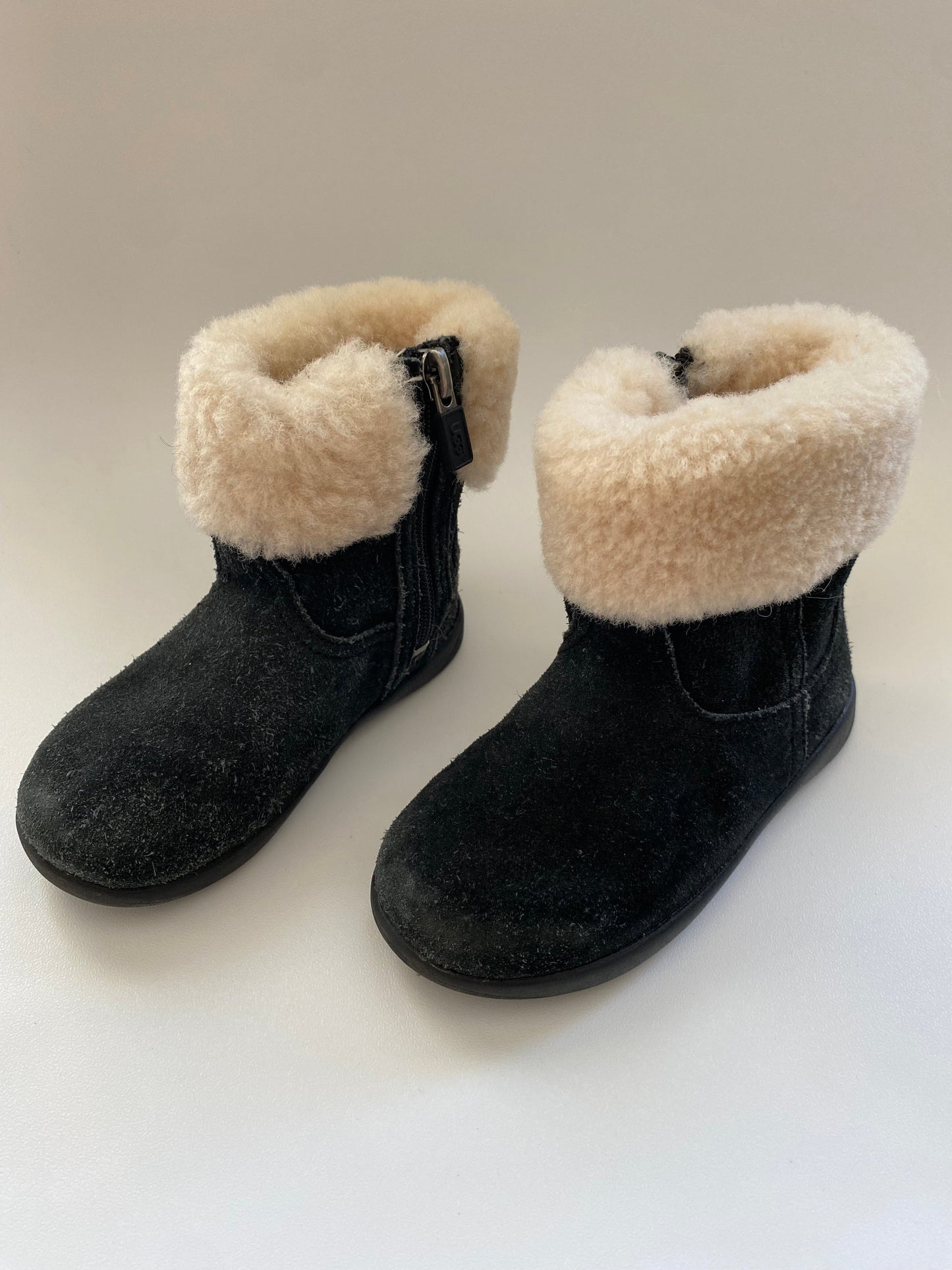#117- Girls 8c, Ugg black Sherpa lined boots, GUC,*reduced*