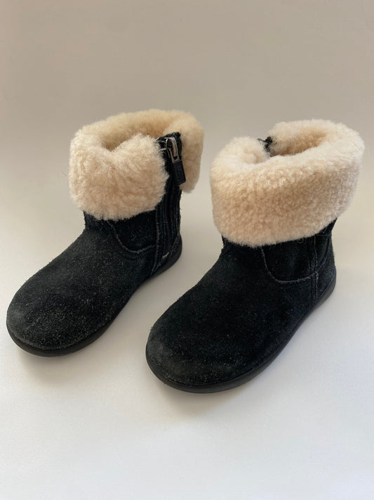 #117- Girls 8c, Ugg black Sherpa lined boots, GUC,*reduced*