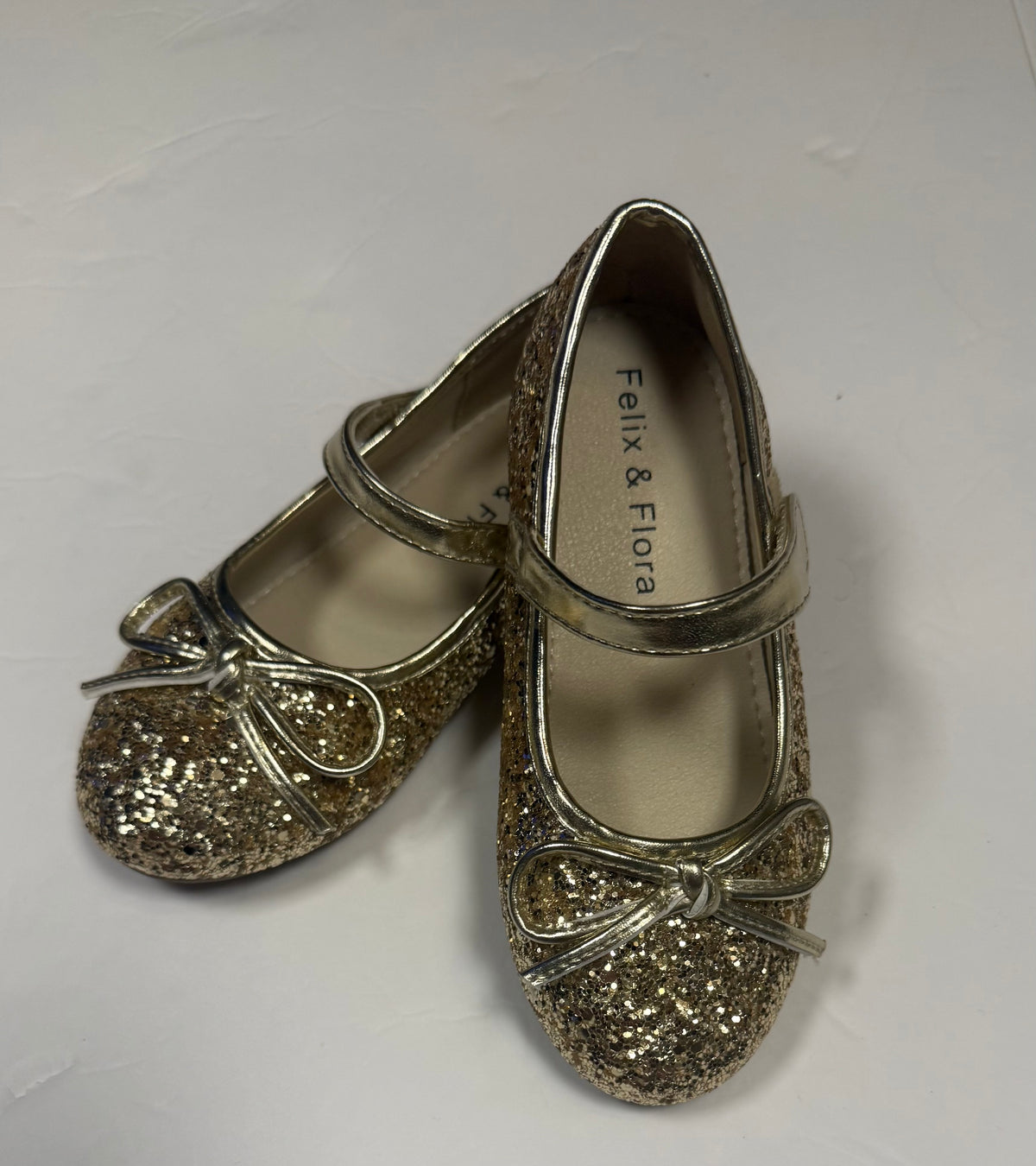 #141 Girls Shoe Size 10 Felix & Flora NWOT Glitter Shoes