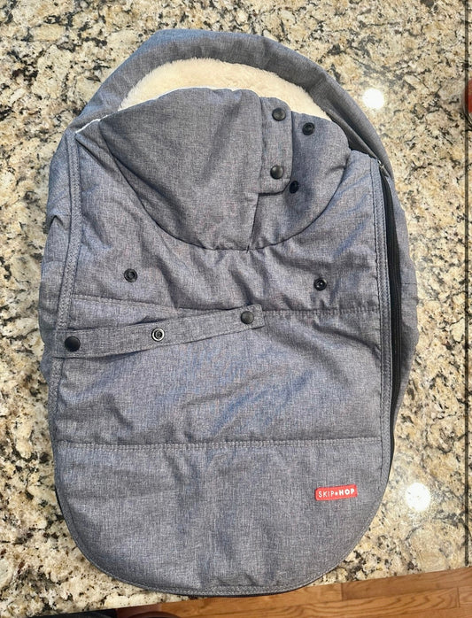 #24 skip hop car seat cover