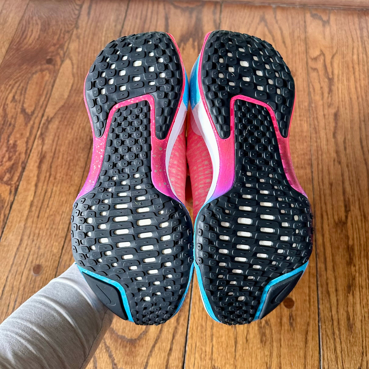 #113	EEUC Women's Nike ZoomX Invincible Run 3 Shoes, pink, size 9