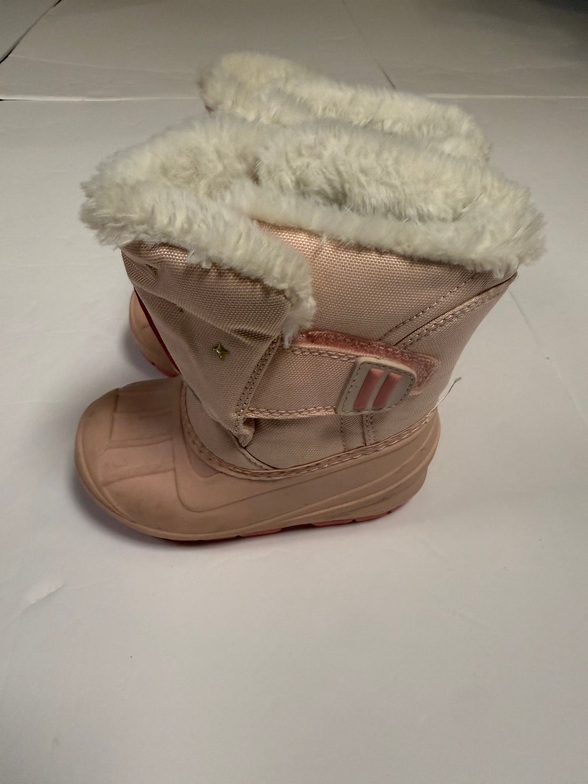 #141 Girls Shoe 7 Cat & Jack Rainbow Snow Boots