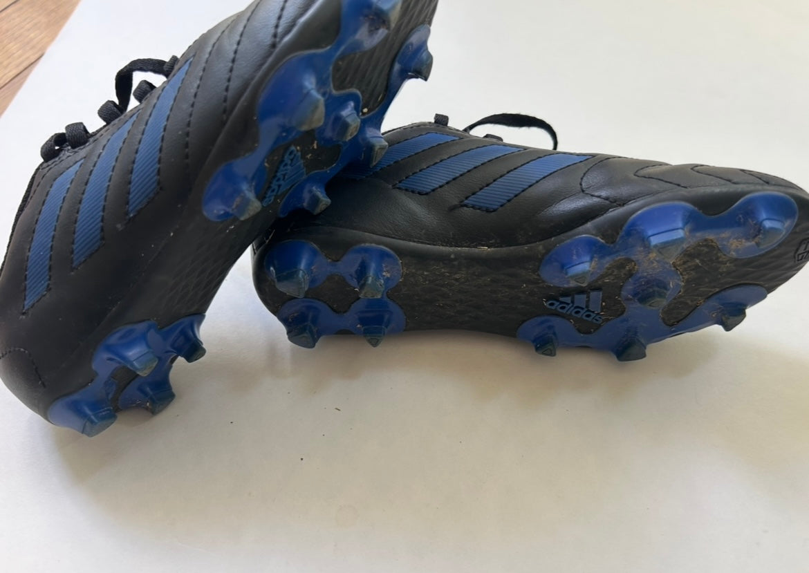 #200 Girls size 2 Adidas black/blue soccer shoes