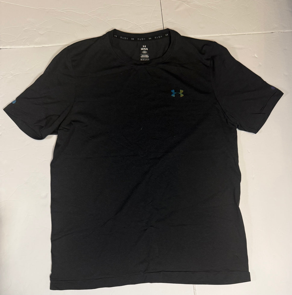 #141 Mens Large Under Armour Rush Shirt in Black