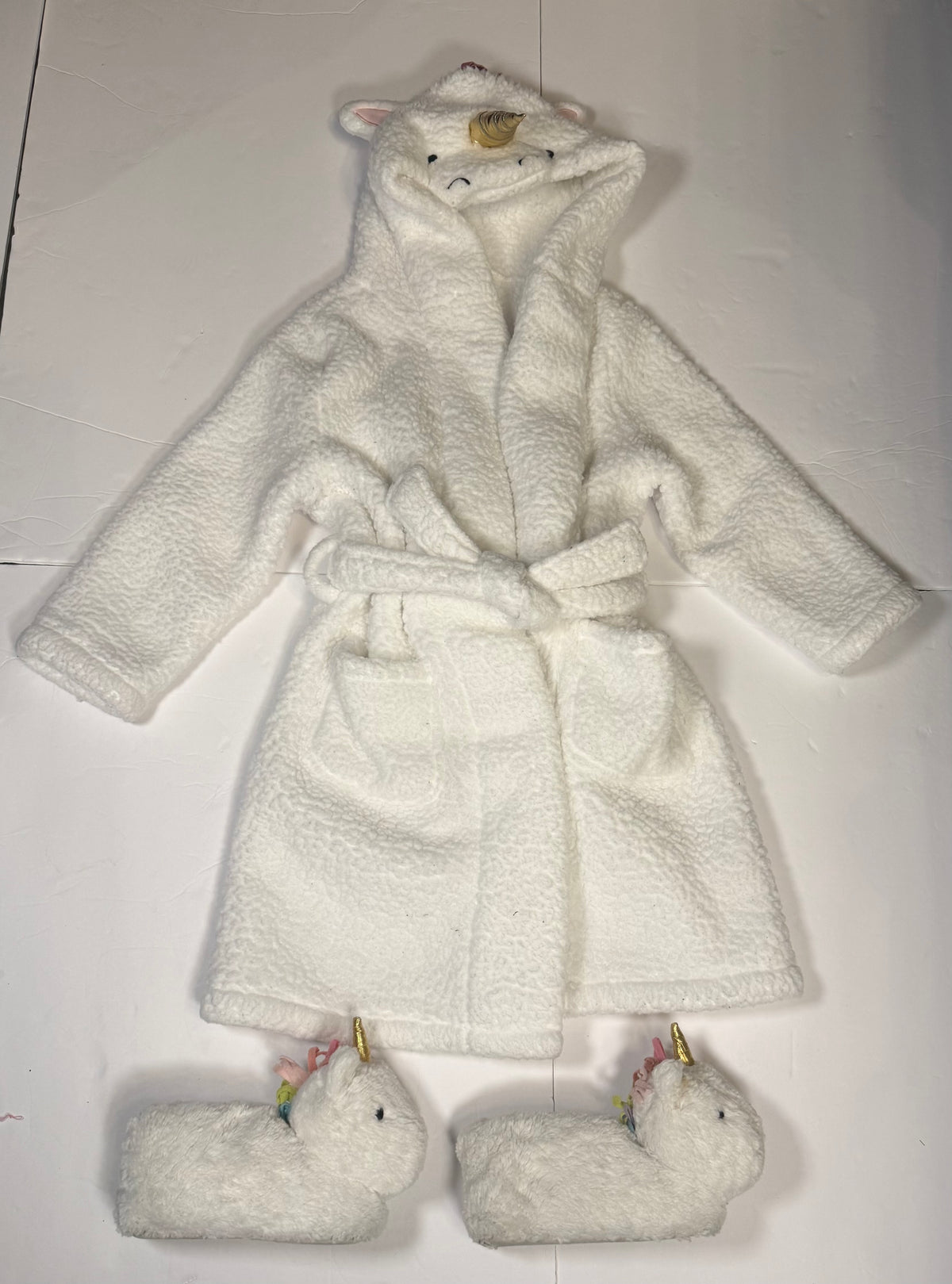 #141 Girls 4-6 Pottery Barn Unicorn Robe with matching medium (size 10-12) slippers 2 of 2 available