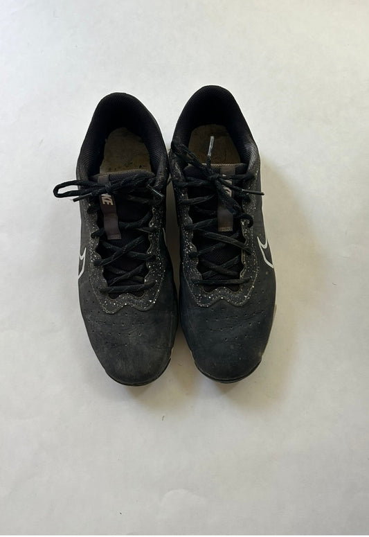 #200 Boys size 10.5 Black Nike baseball cleats