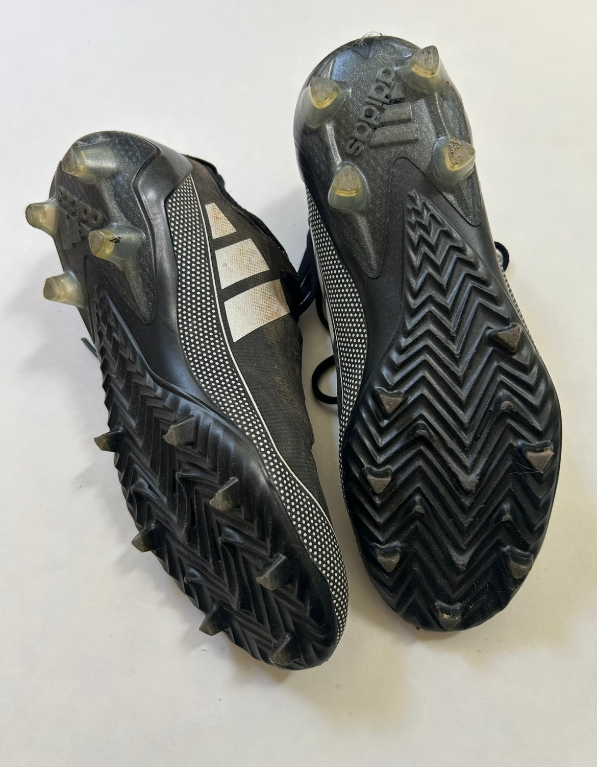 #200 Boys size 10 Adidas football cleats