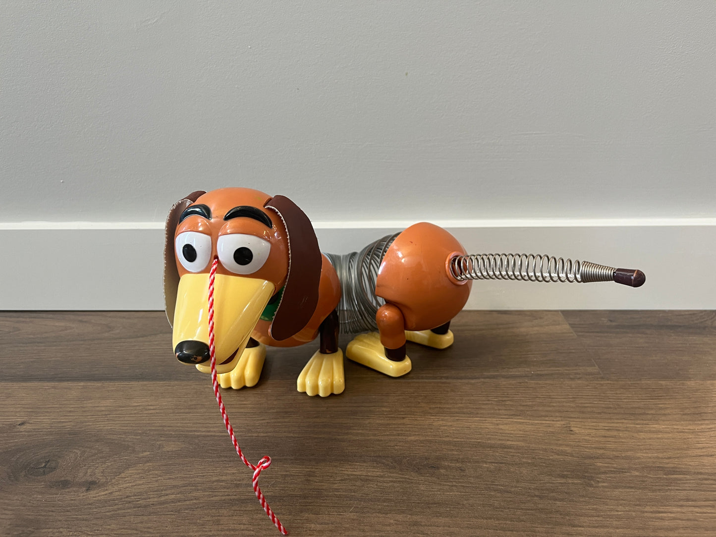 137 slinky dog Disney toy