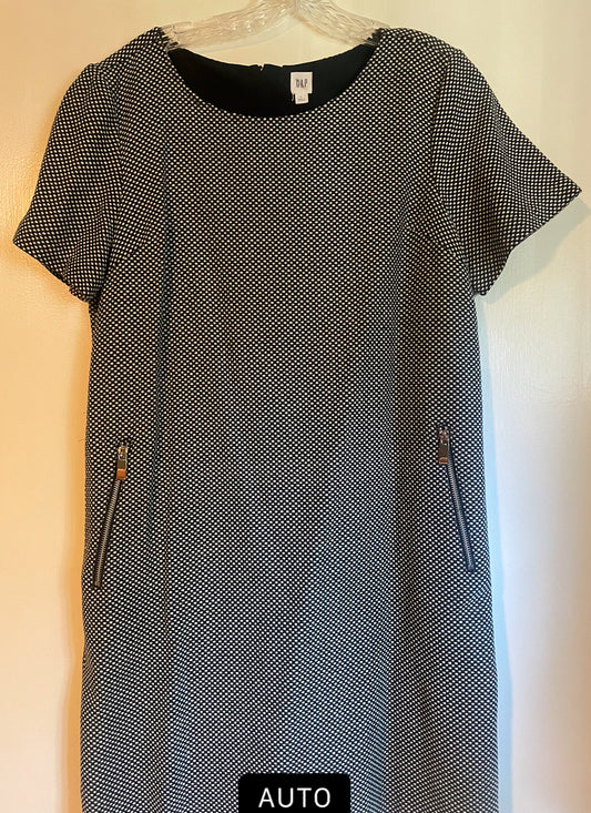 #177 Women’s Gap Black and White  Dress size L