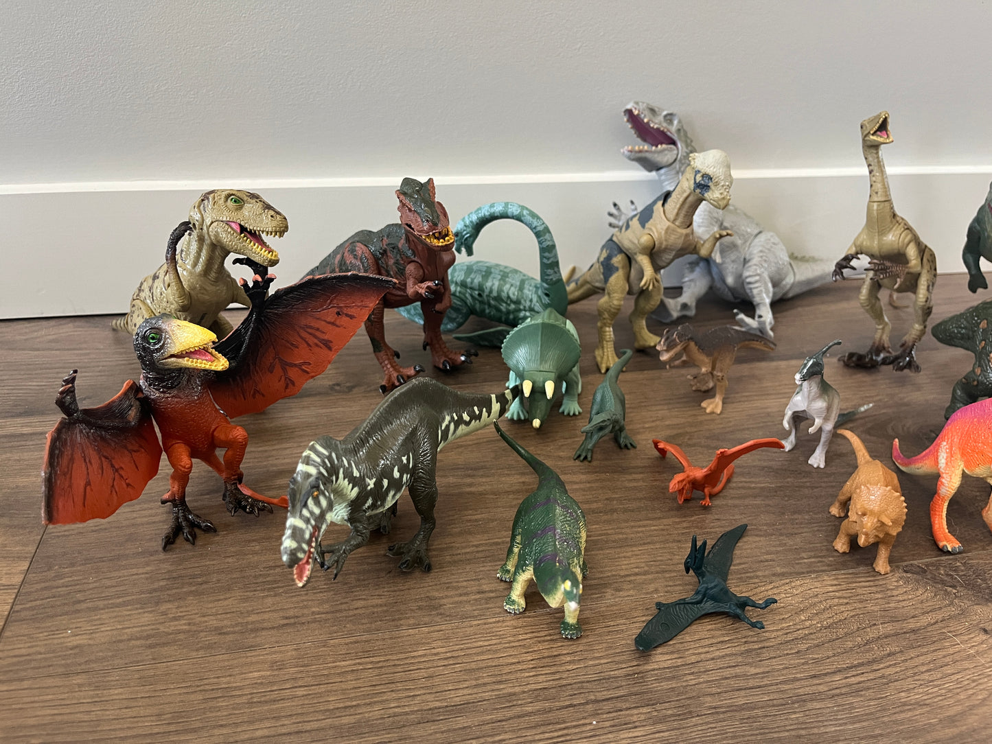 3b Assortment of dinosaurs