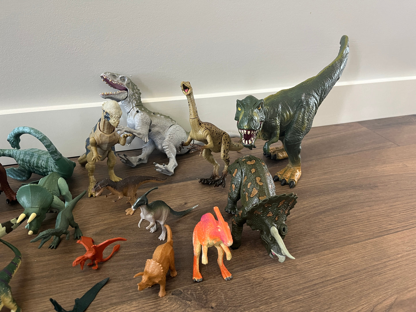 3b Assortment of dinosaurs