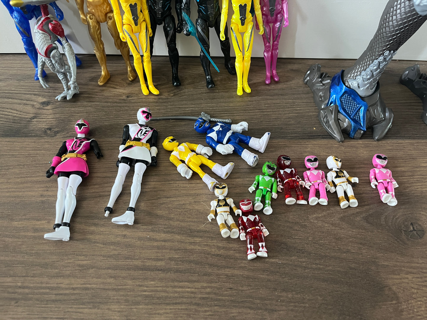 137 assorted power ranger figures