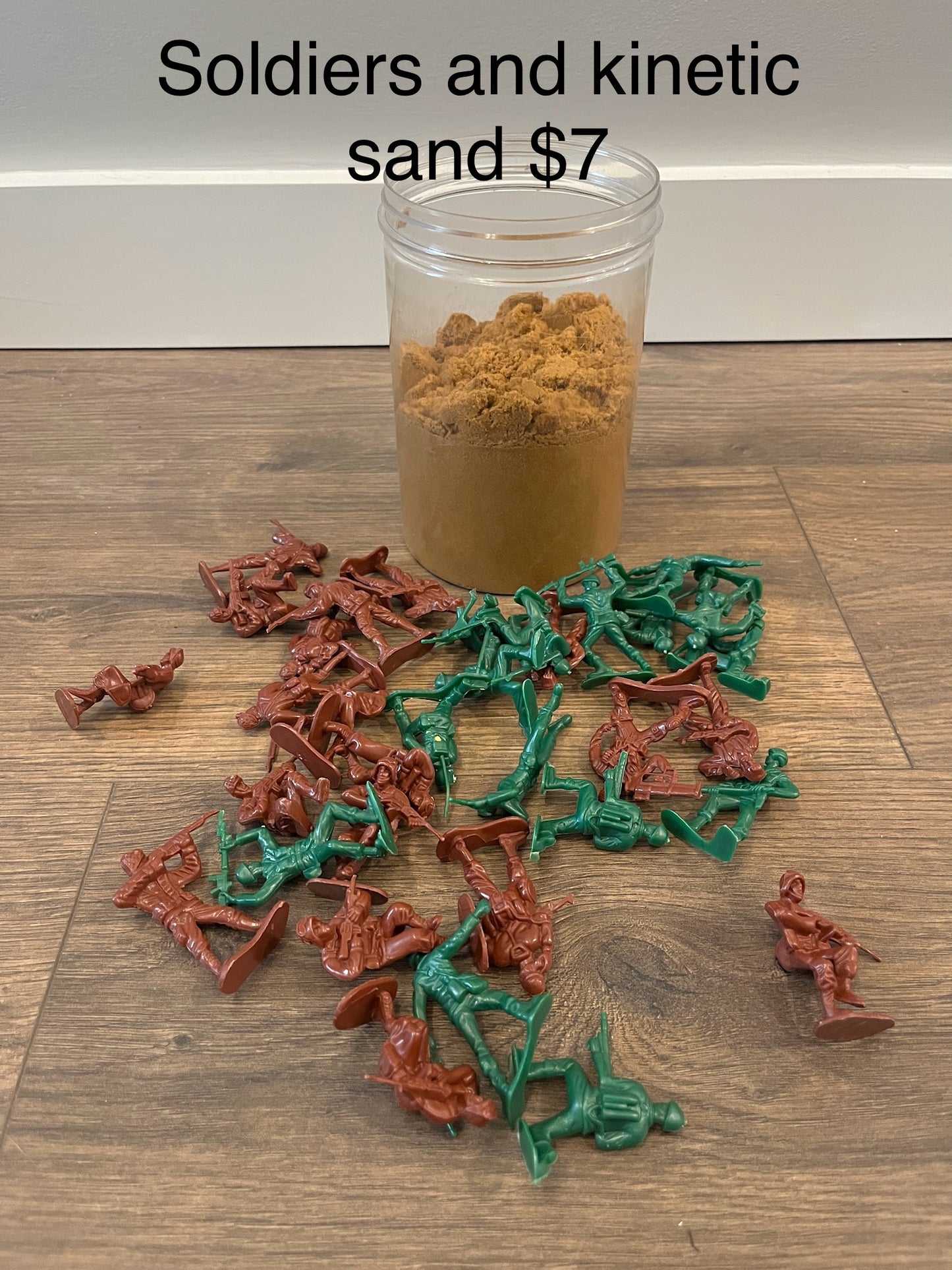 137 army men with kinetic sand