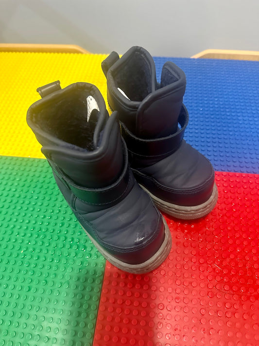 #24 size 6 snow boots