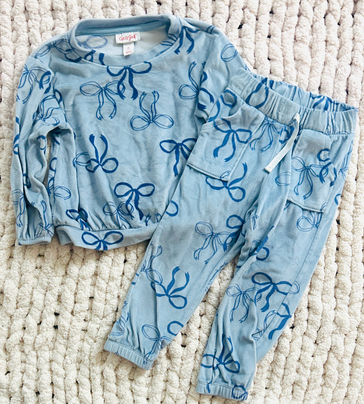 #15 Cat and Jack 3t Soft, Velour Bow Matching Set