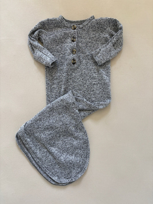 Seller #105 - NB-3M Girls/Boys/GN Lou Lou & Co Gray Sweater Knit Knotted Gown GUC (OG Sam)