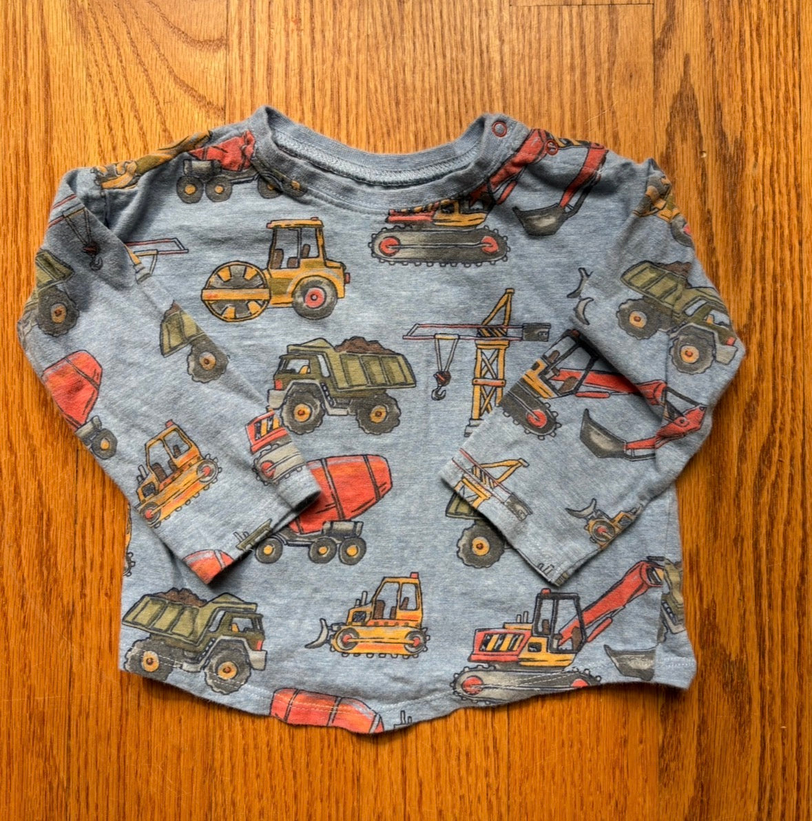 #22 Hatley boy’s shirt 18-24 months construction
