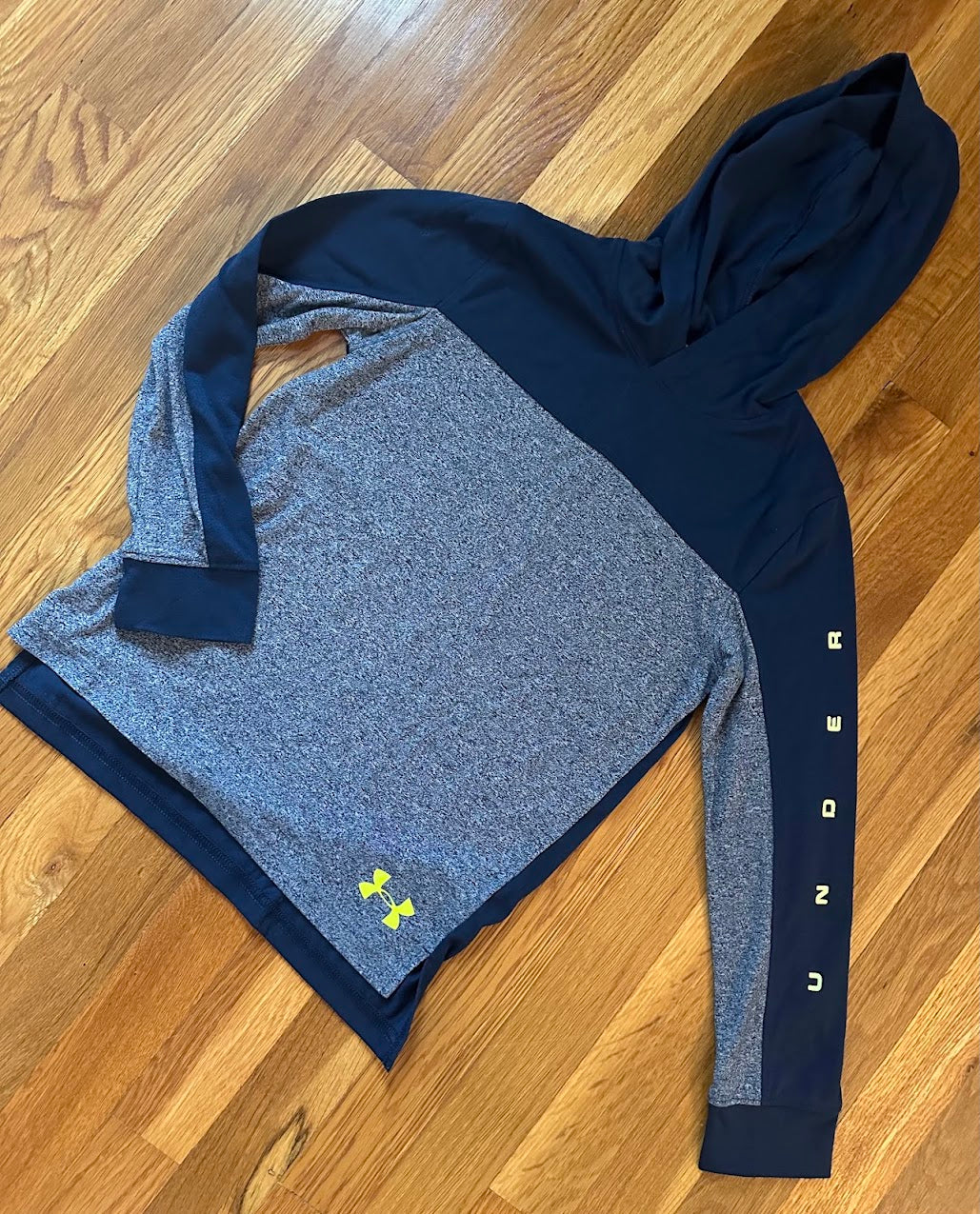 Seller #101 UnderArmour boys small pullover hoodie