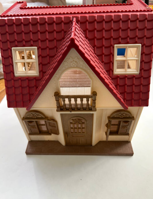 #200 Calico Critters House, Car, 4 families figurines