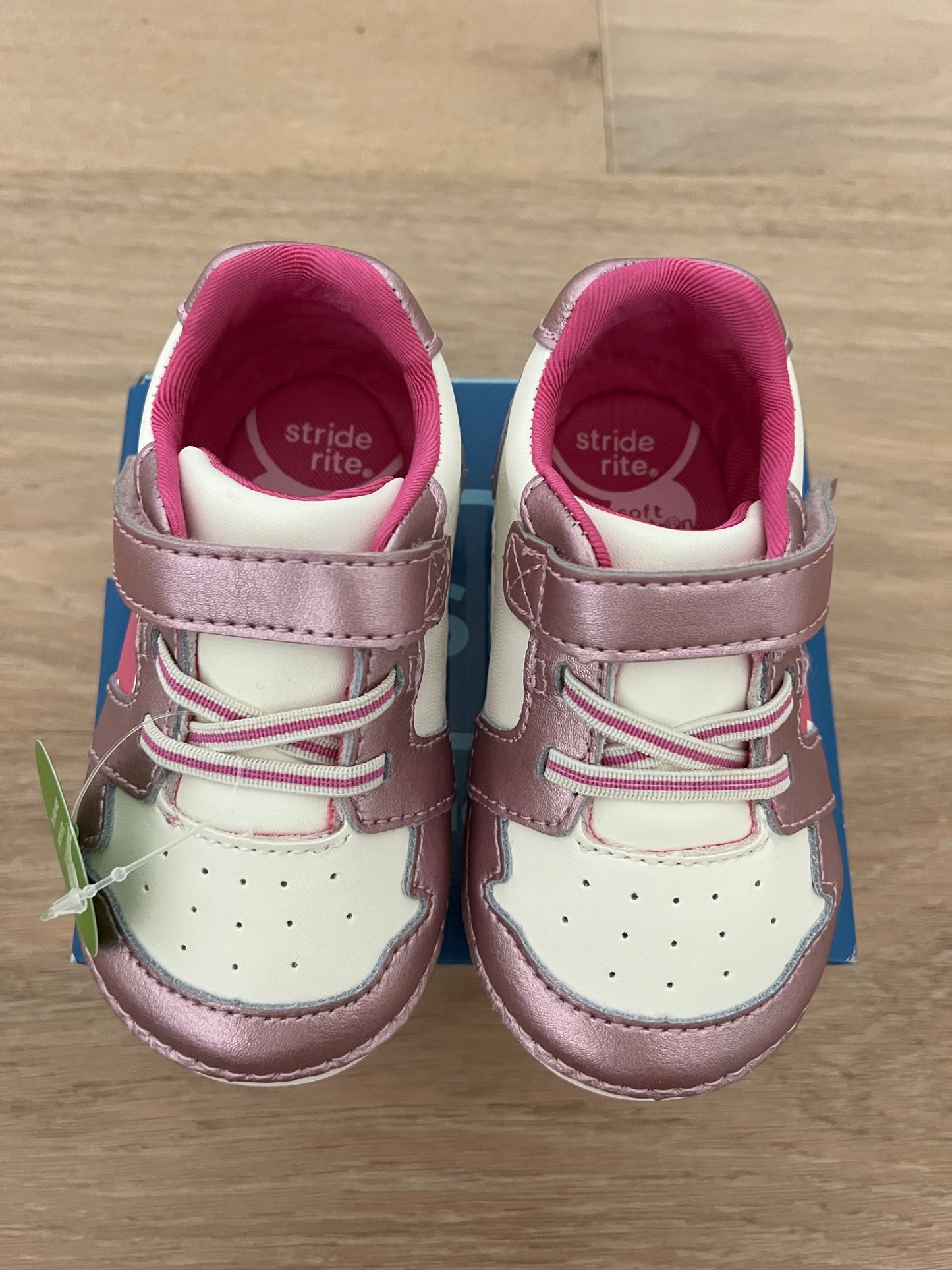#110 Stride Rite Girls Tennis Shoe Size 6W BNIB