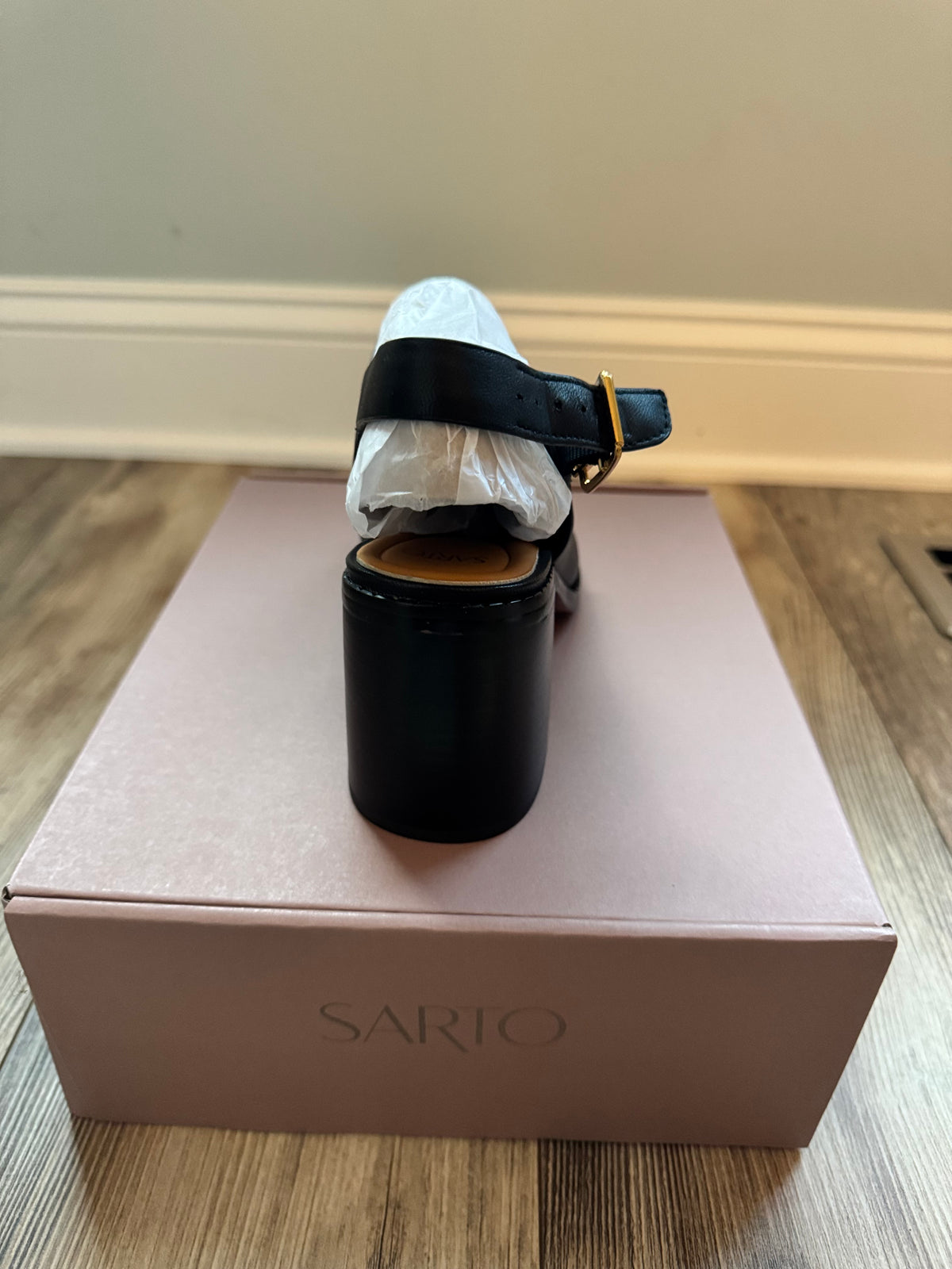 Seller #84 | NEW Franco Sarto Size 8 Heel