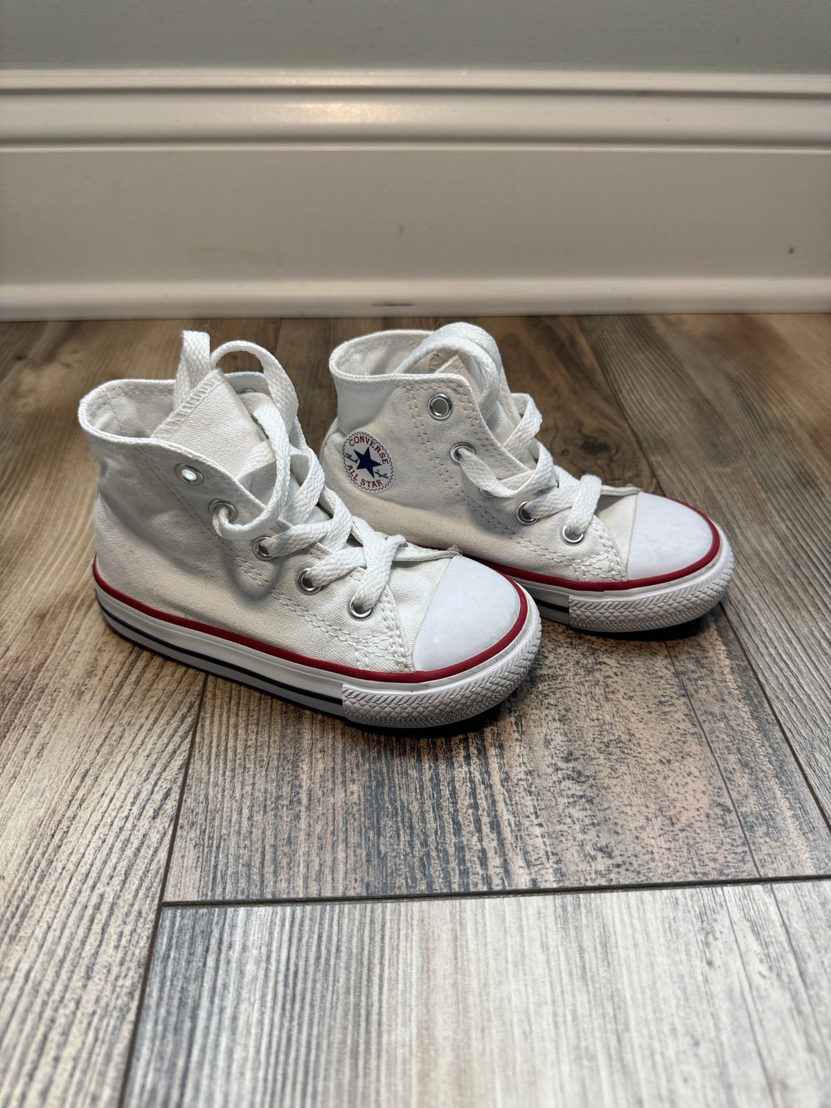 Seller #84 | EUC Toddler Size 7 Converse High Tops