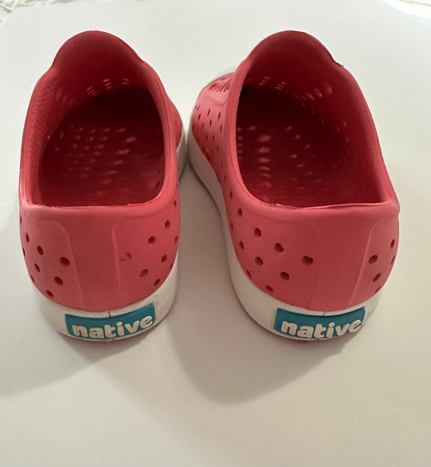 #48 Native girls shoes C10 bright pink