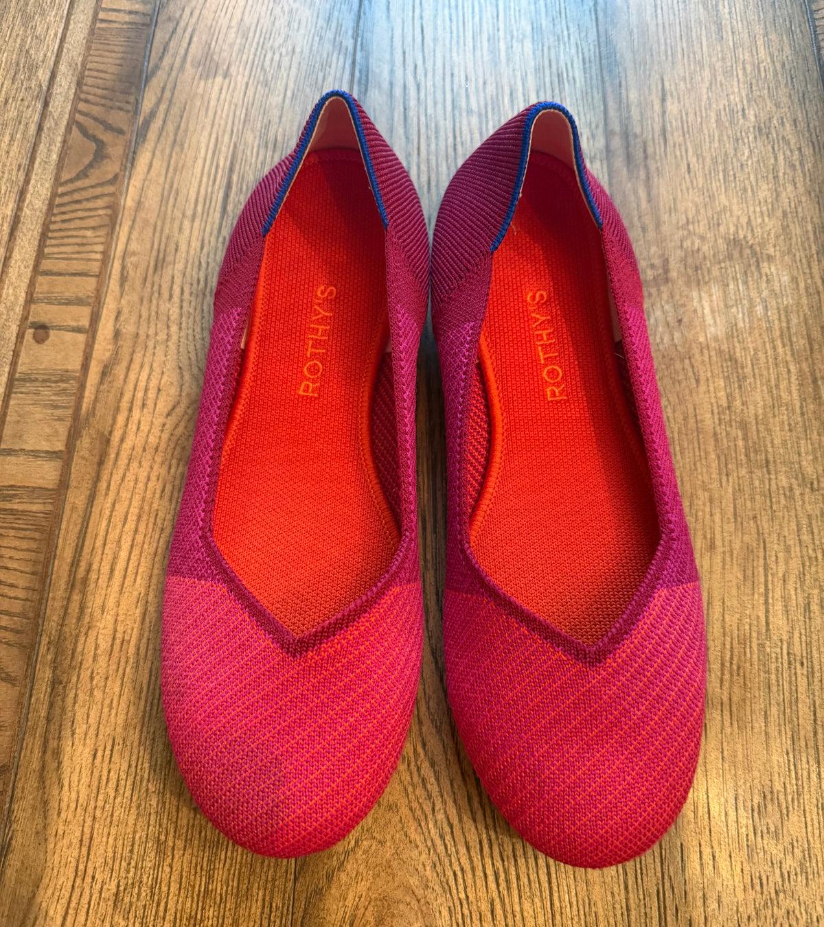 #141 Women’s 9 multicolored round toe flats