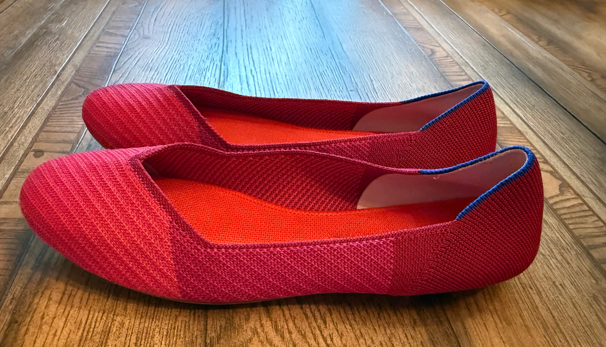 #141 Women’s 9 multicolored round toe flats