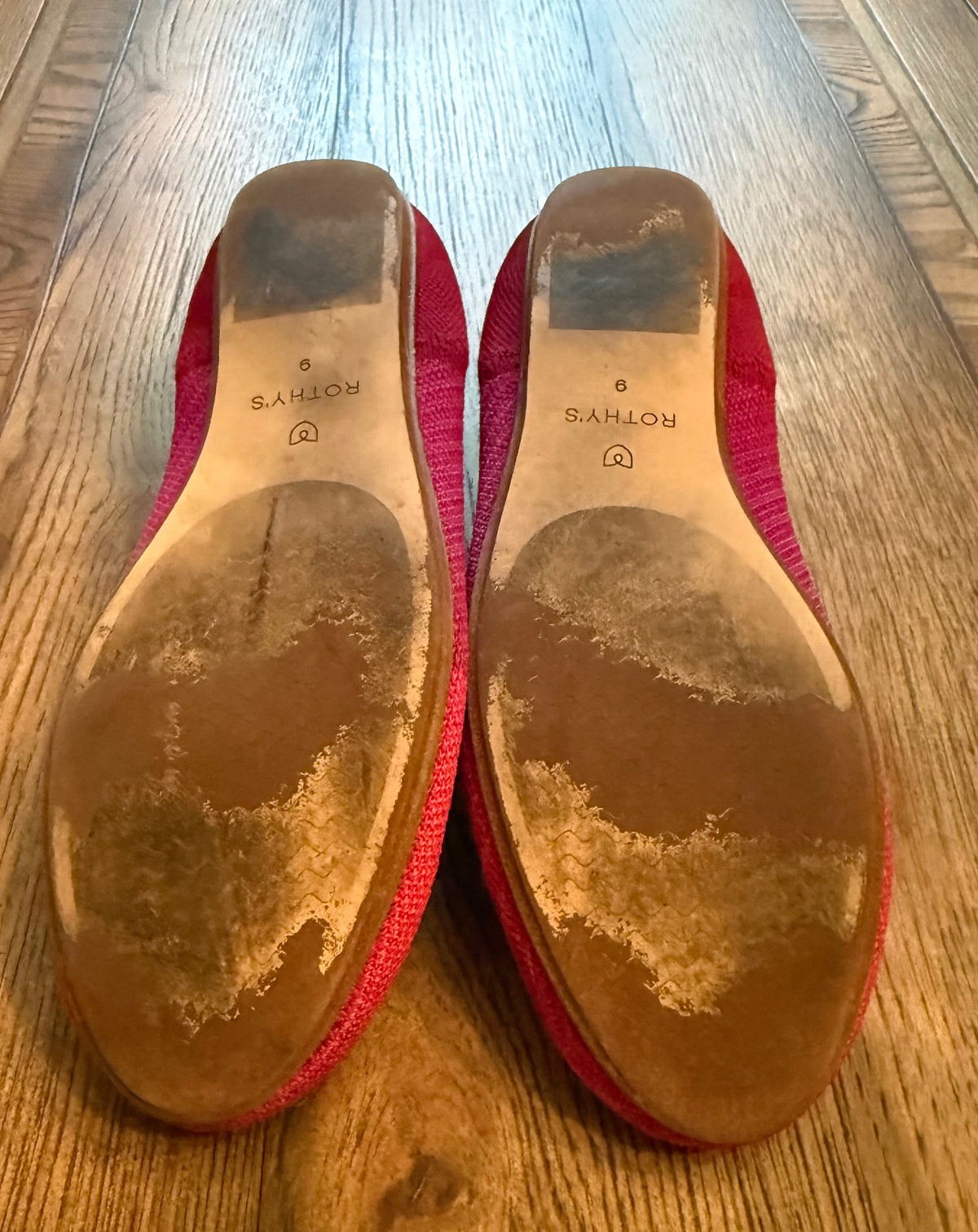 #141 Women’s 9 multicolored round toe flats