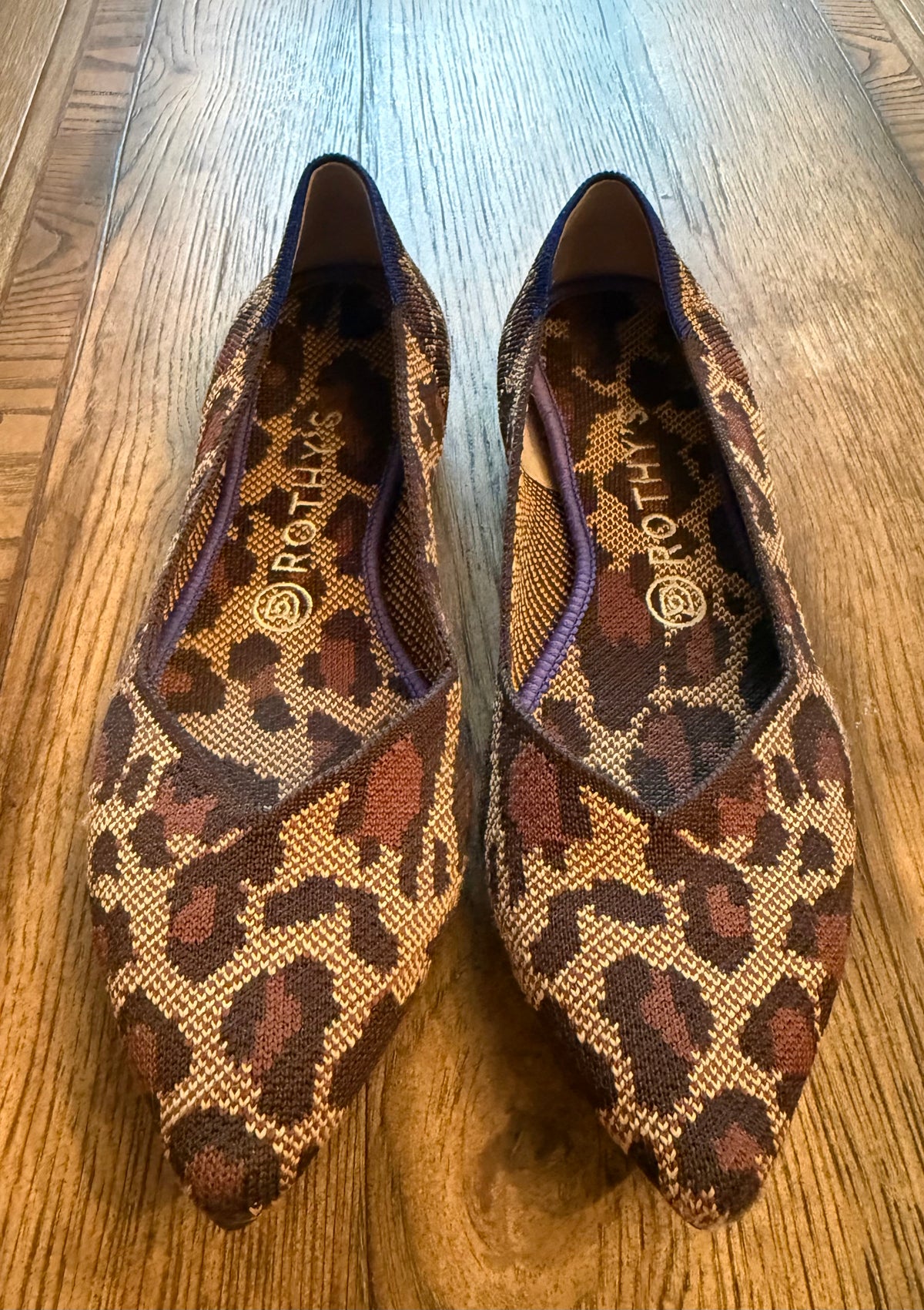 #141 Women’s Shoe Size 9 leopard print point flats