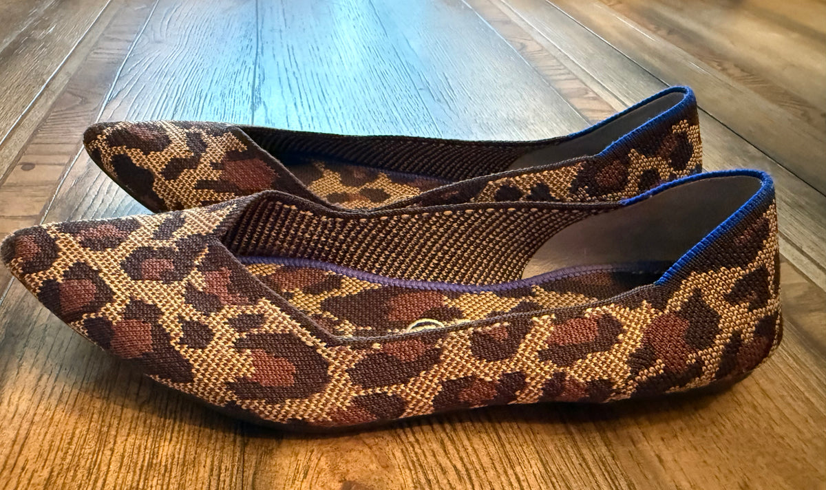 #141 Women’s Shoe Size 9 leopard print point flats