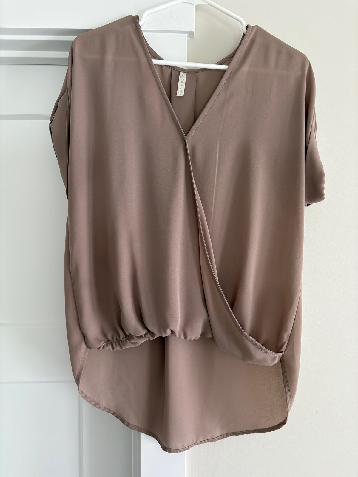 Seller #105 - Women's Medium Tan Lyss Loo Blouse VGUC