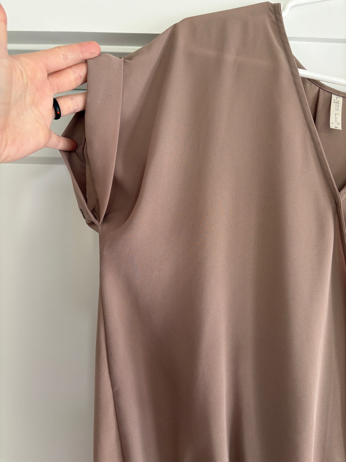 Seller #105 - Women's Medium Tan Lyss Loo Blouse VGUC