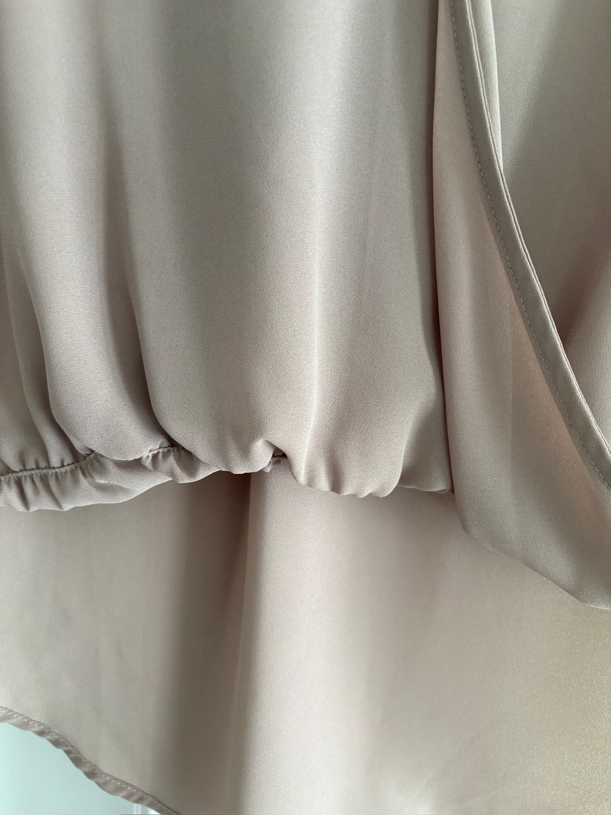Seller #105 - Women's Medium Tan Lyss Loo Blouse VGUC