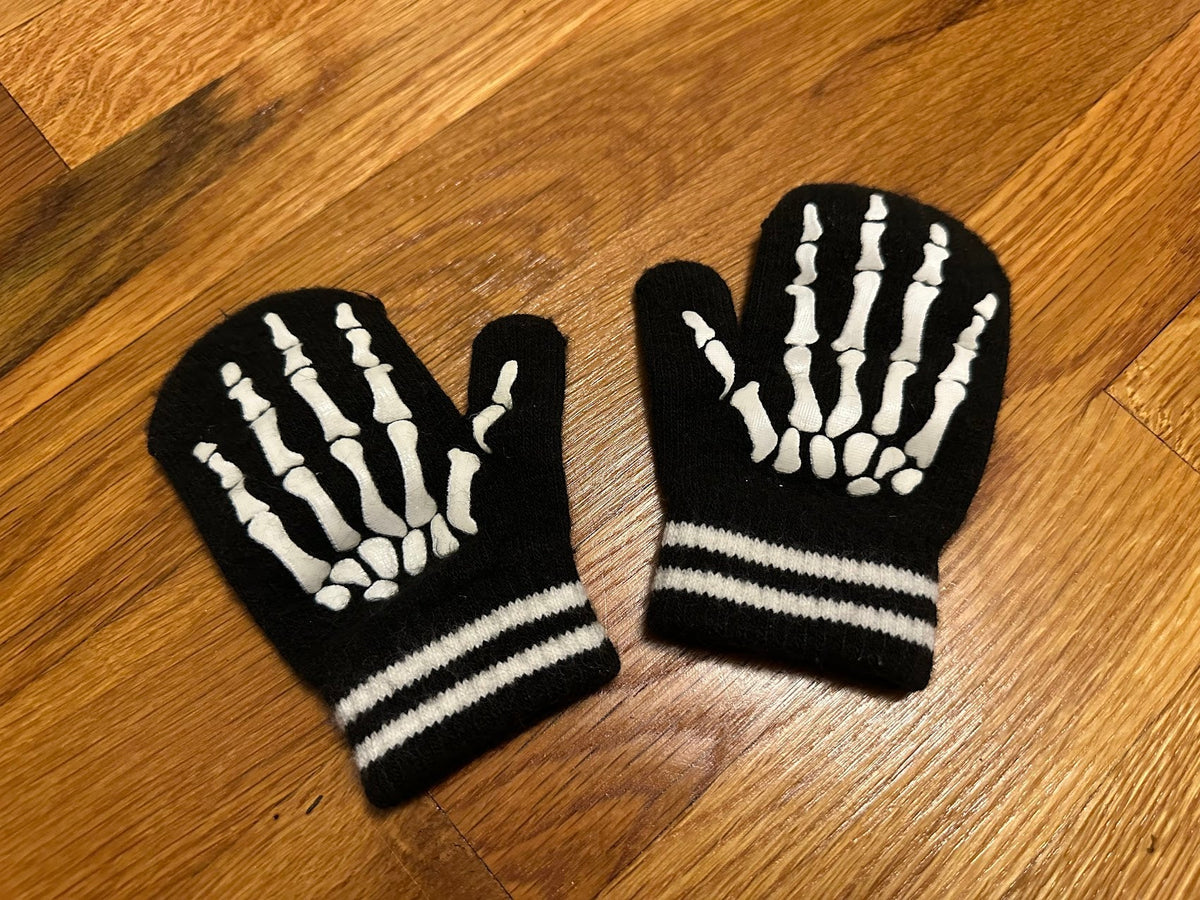Seller #101 OshKosh Boys skeleton mittens size 2T