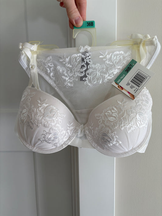 Seller #105 - Women's 36B White Lace Push Up Bra and Panties Set NWT