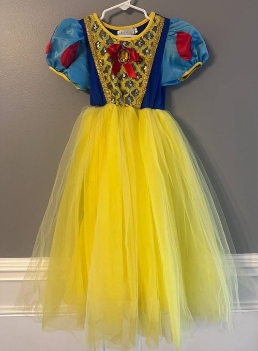 Seller #140 Girls Snow White costume size 4