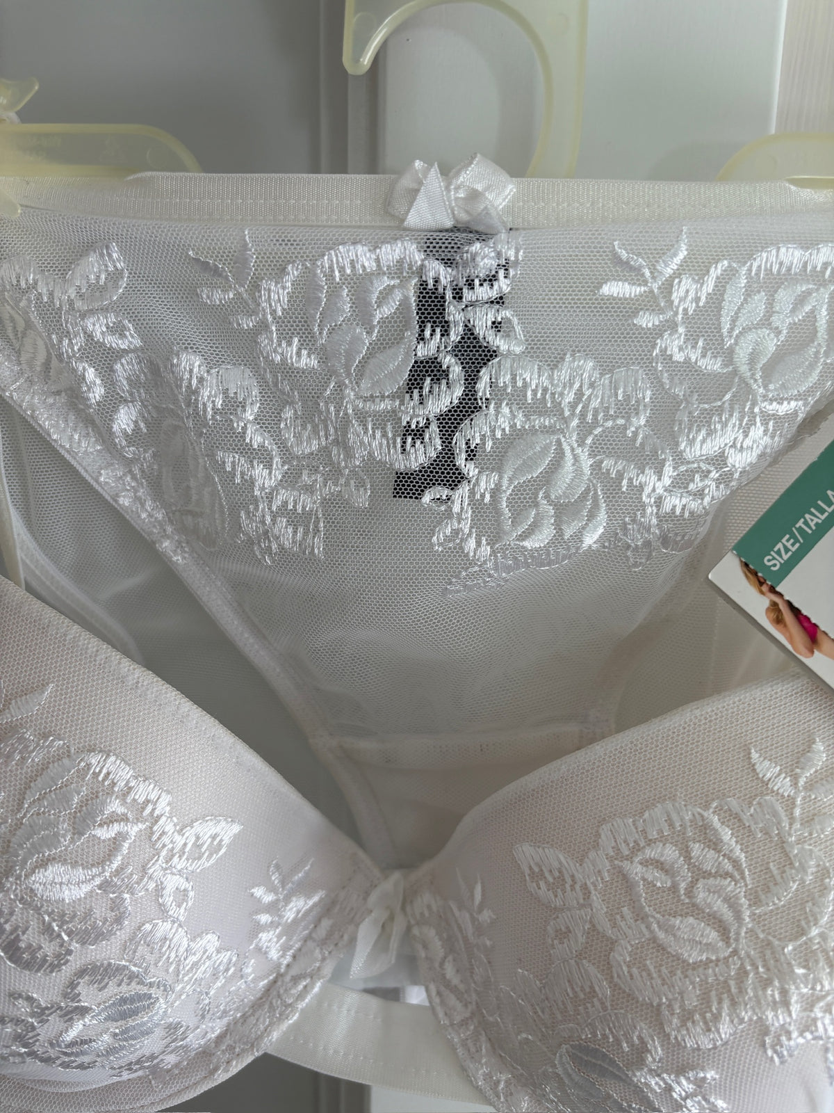 Seller #105 - Women's 36B White Lace Push Up Bra and Panties Set NWT