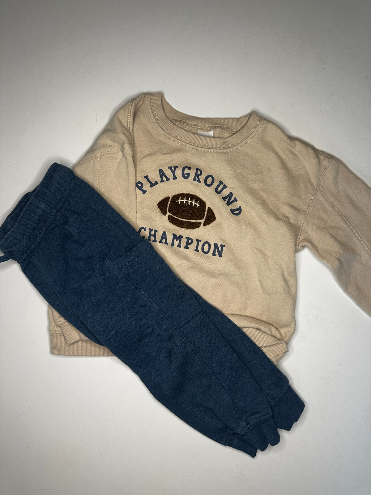 Seller #40 Carter's crewneck and joggers set size 2T