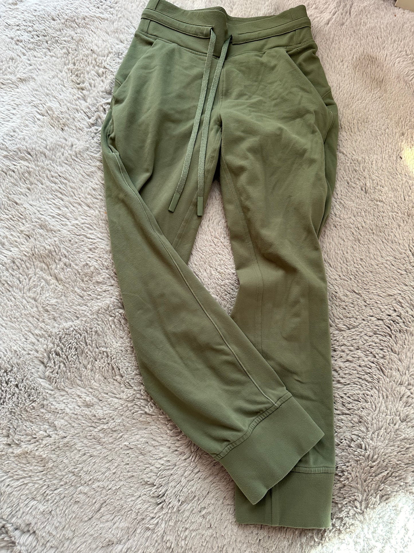 81A Lululemon Sz 0 Ready to Rulu High Rise Jogger Crop