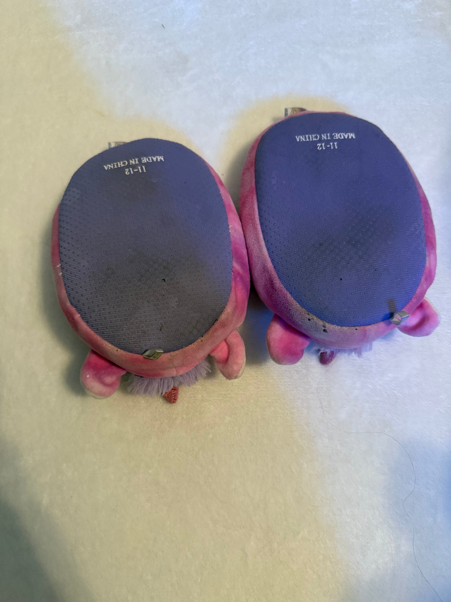 Seller #66 Girls 11-12 Squishmallow Slippers