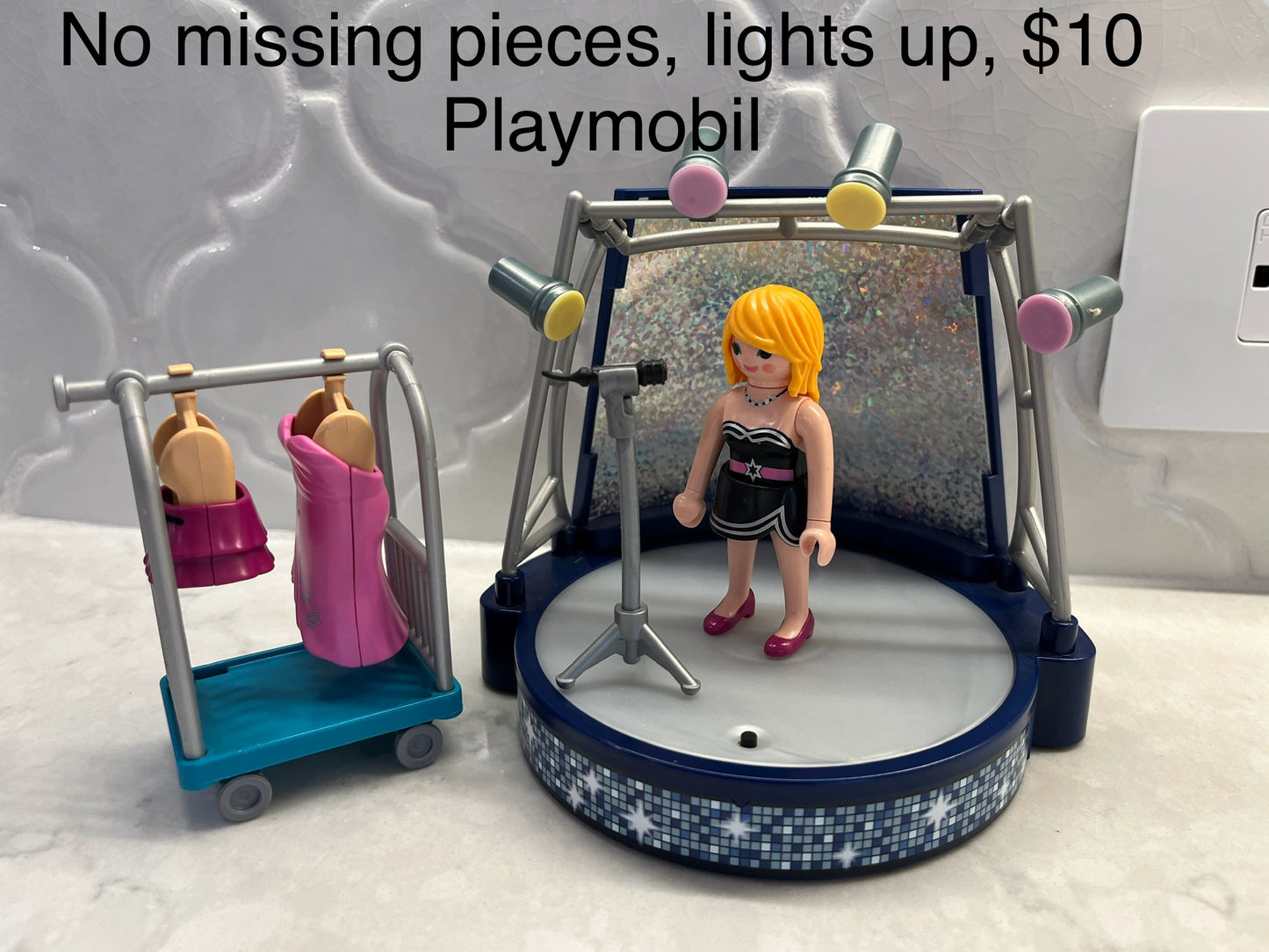 137 playmobil singer