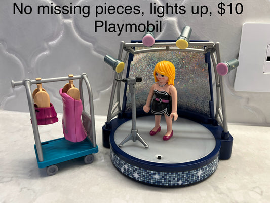 137 playmobil singer