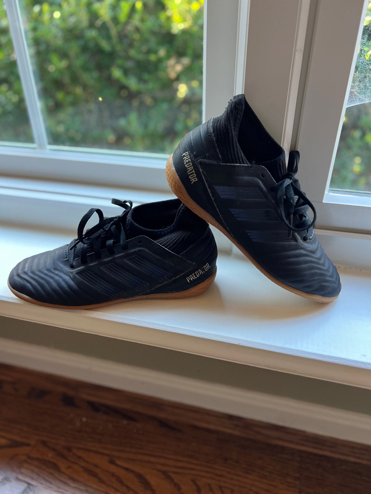 Seller #115 - REDUCED - Adidas Predator Boys Size 3 Futsal / Indoor Soccer Shoes (Black), VGUC