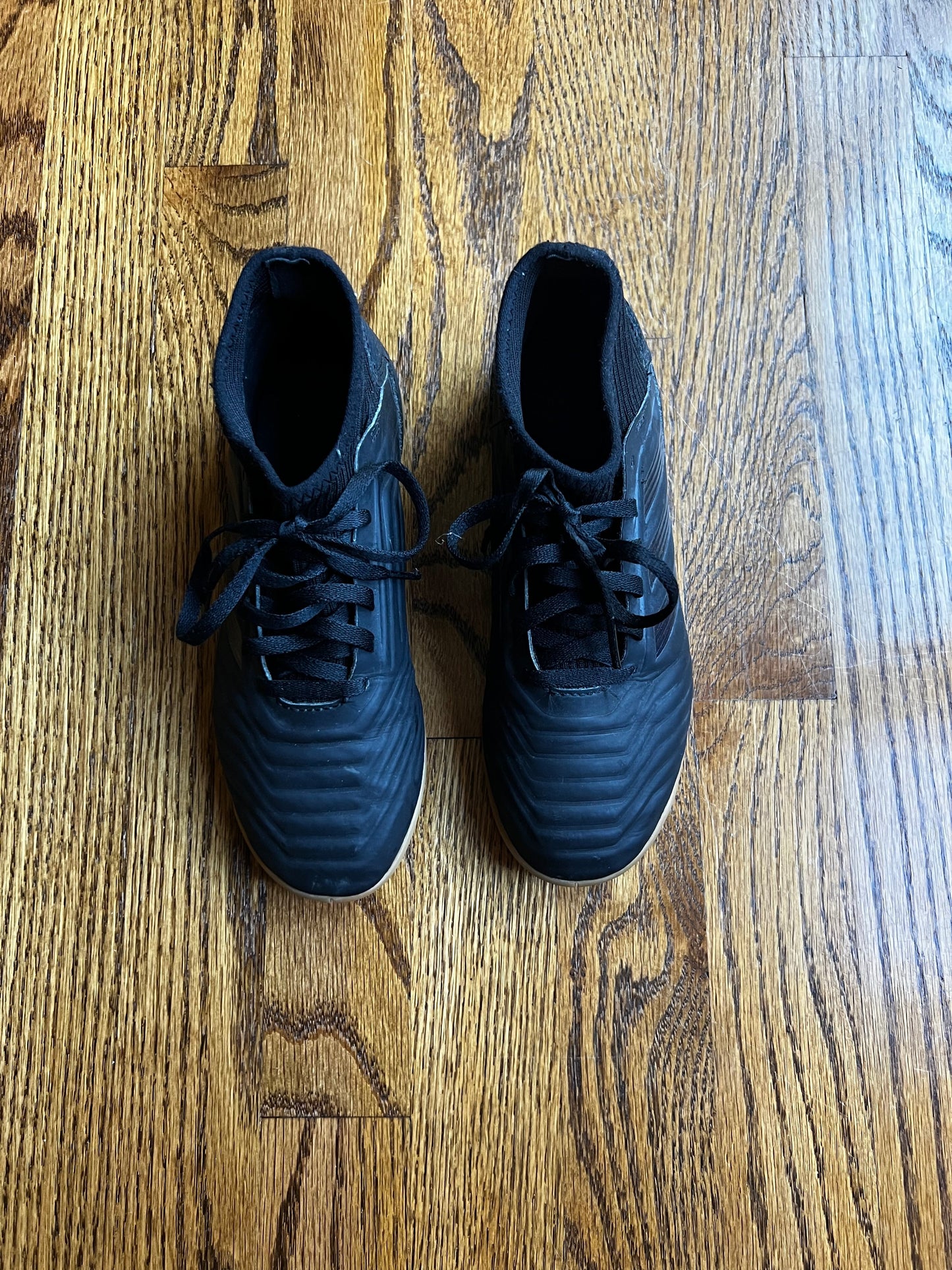 Seller #115 - REDUCED - Adidas Predator Boys Size 3 Futsal / Indoor Soccer Shoes (Black), VGUC