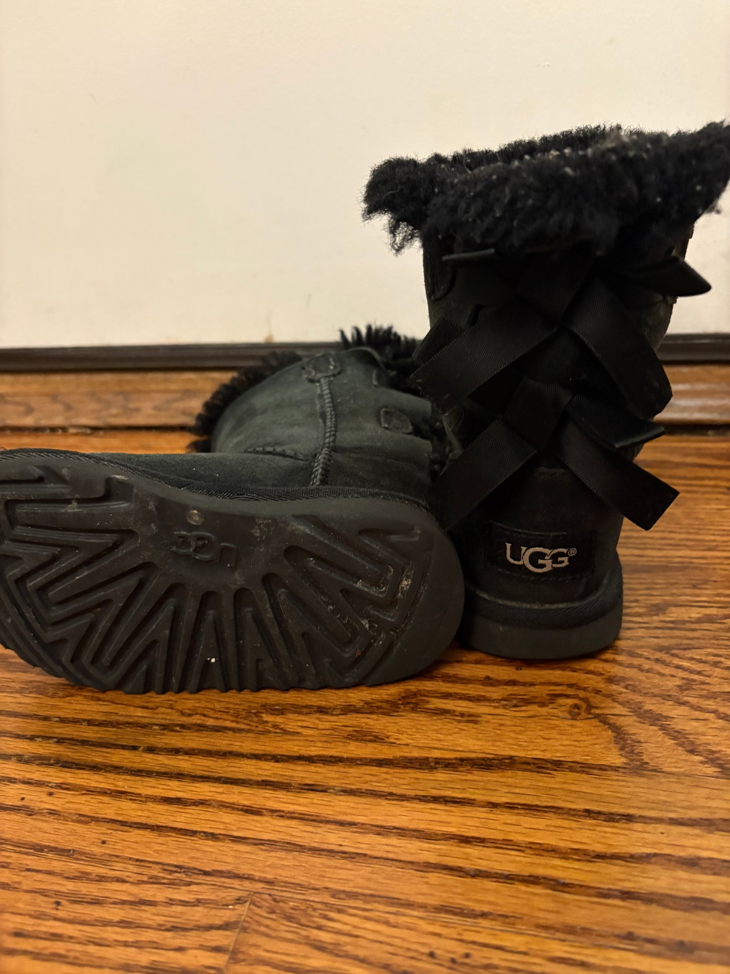 #36 Girls Ugg Boots Size 9